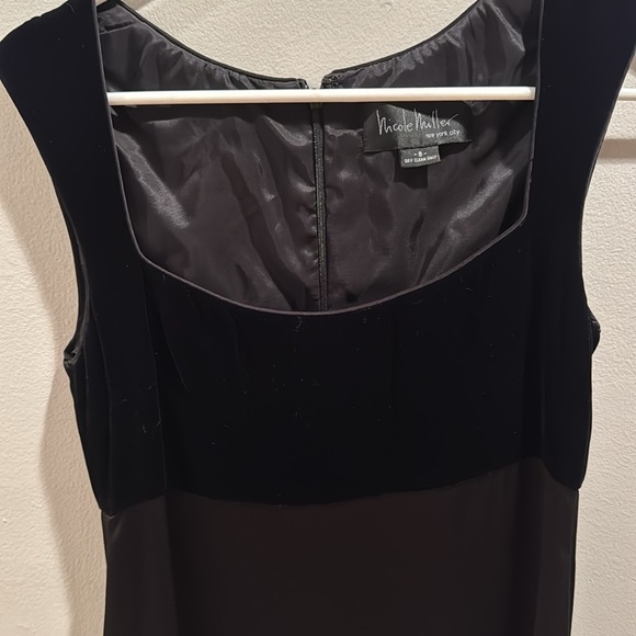 Vintage Nicole Miller Elegant Empire Black Dress 8 - Picture 7 of 7